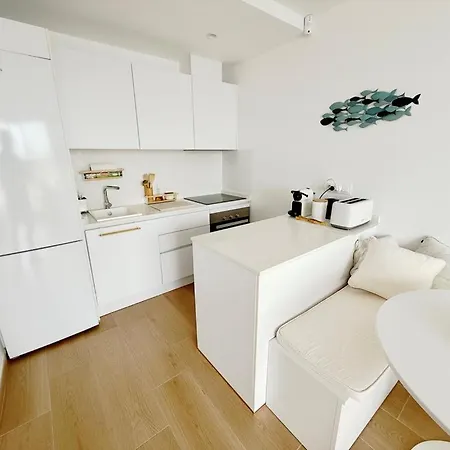 42 By Homeprive Apartment *